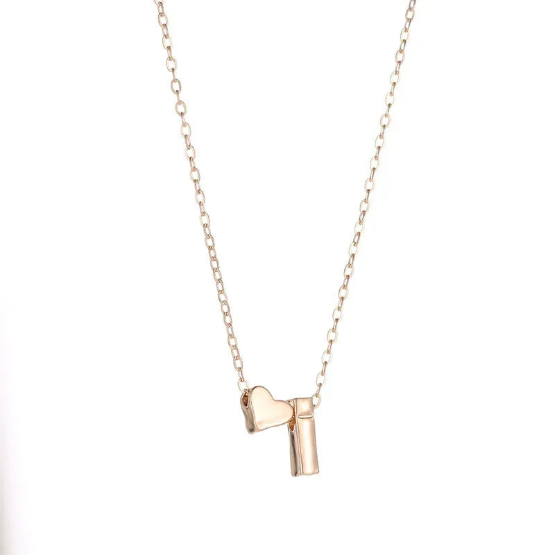 HeartInitial | De minimalistische ketting die je liefde en identiteit combineert.