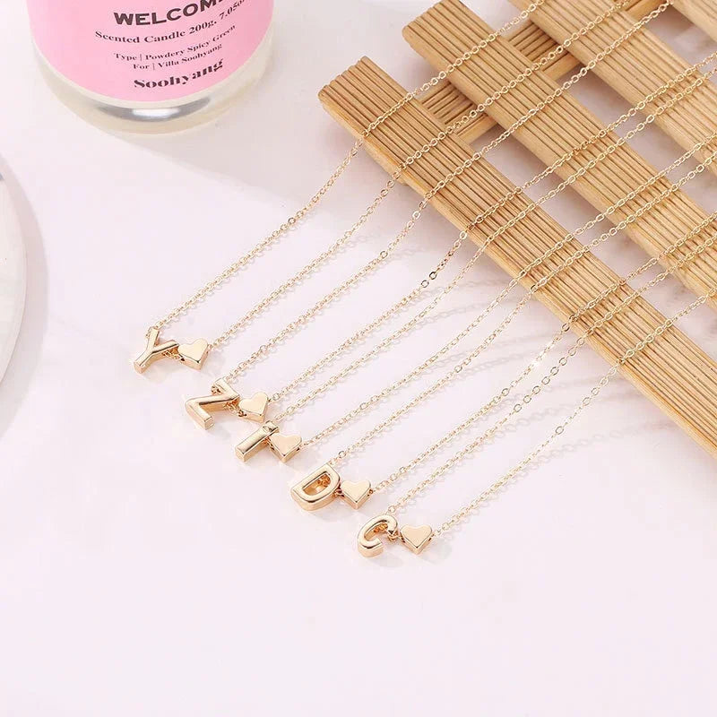 HeartInitial | De minimalistische ketting die je liefde en identiteit combineert.